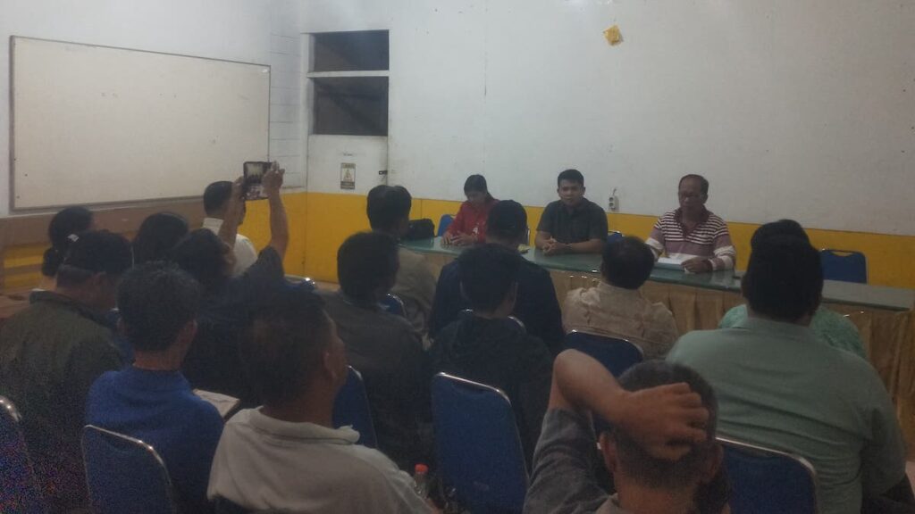 Rapat DPD Golkar Gunungsitoli dengan kadernya. (dok. istimewa)