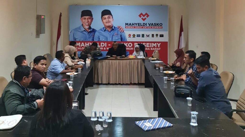 Rapat tim hukum Mahyeldi-Vasko. (dok. istimewa)