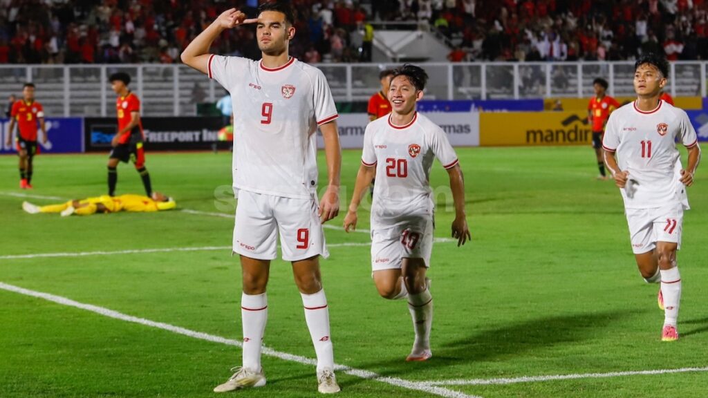 Selebrasi striker Timnas U-20 Jens Raven usai ciptakan gol ke gawang Timor Leste. (dok. istimewa)