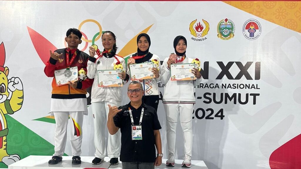 Taekwondoin Sumbar raih perak di PON XXI. (dok. istimewa)