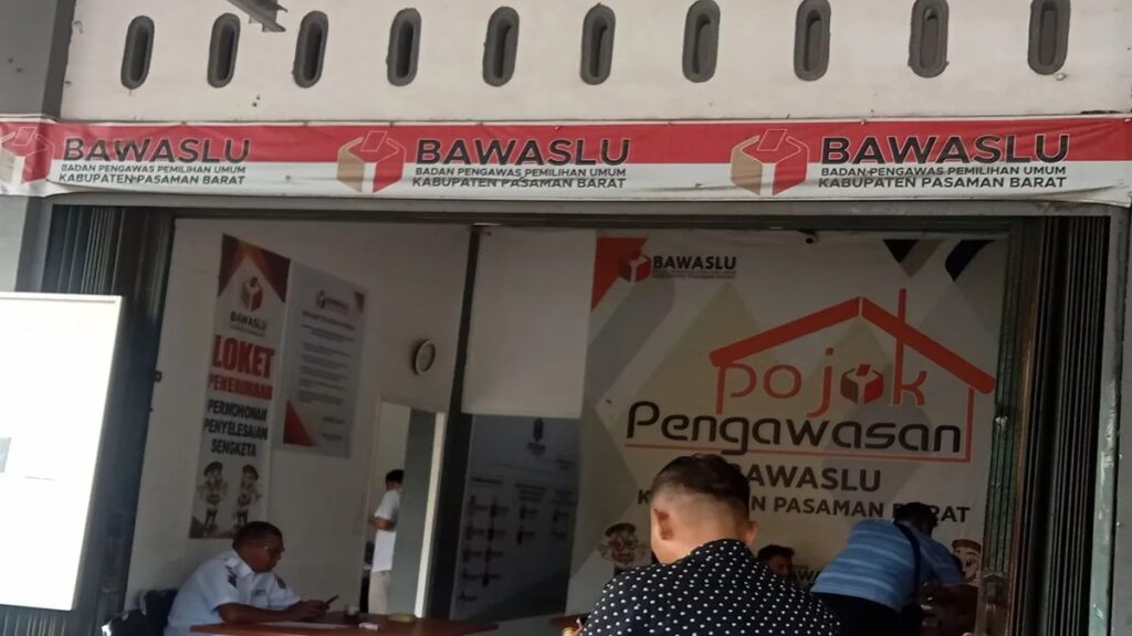 Suasana Kantor Bawaslu Kabupaten Pasaman Barat, Sumatera Barat. (ANTARA/Altas Maulana)