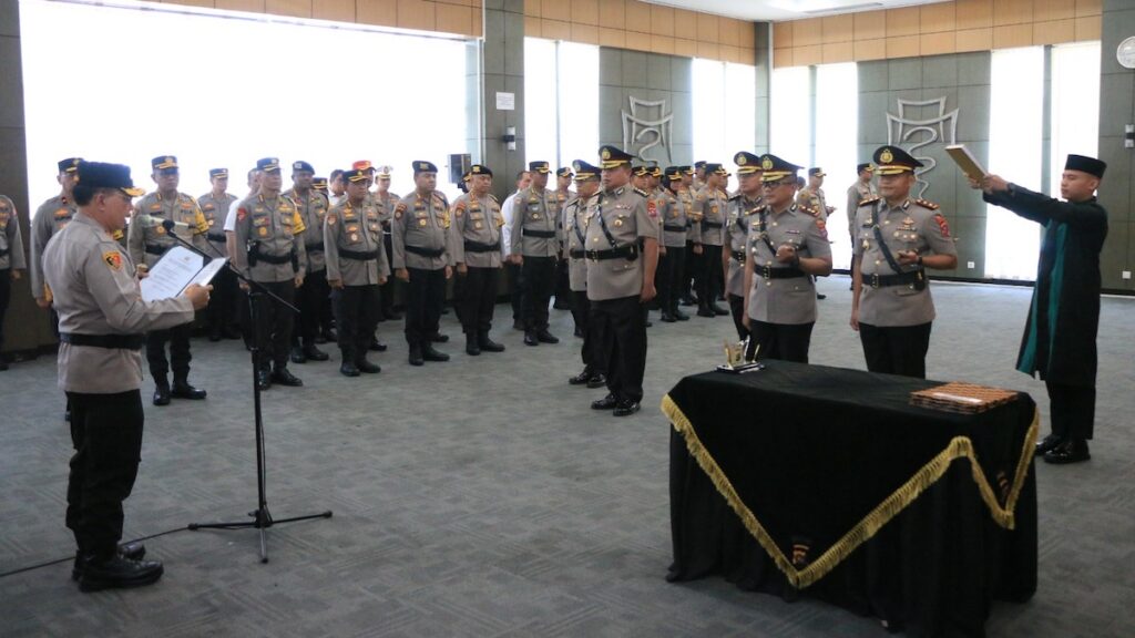 Sertijab satu PJU dan dua Kapolres di Mapolda Sumbar. (dok. Humas)