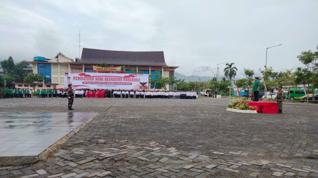 Apel peringatan Hari Kesaktian Pancasila yang digelar GP Ansor Sumbar di halaman Balai Kota Padang. (dok. istimewa)