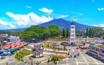 HUT RI ke-81, Bendera Pusaka Diserahkan di Jam Gadang Bukittinggi