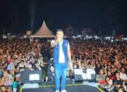 Saat Konser Sumbar Gercep di Padang Pariaman, Vasko Ruseimy Ajak Puluhan Ribu Pendukungnya Doakan Mertua Epyardi Asda yang Wafat