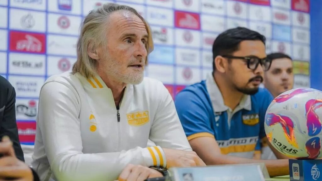 Pelatih Dewa United Jan Olde Riekerink. (dok. PT LIB)