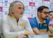 Dewa United Siap Hadapi Tekanan Suporter Semen Padang FC