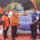Penyerahan bantuan KAI Peduli melalui program TJSL di tahun 2024. (dok. istimewa)