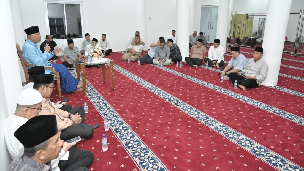 Buya Mahyeldi gelar subuh mubarakah di Masjid Ansharullah. (dok. abpsb)