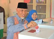 Gubernur Mahyeldi dan Wagub Audy Salurkan Hak Pilih pada Pilkada 2024