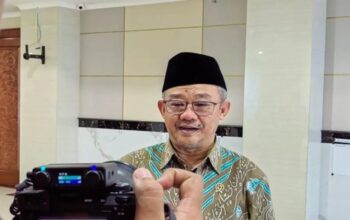 Menteri Pendidikan Dasar dan Menengah (Mendikdasmen) Abdul Mu'ti sesuai menjadi pembicara di Universitas Pamulang, Tangerang Selatan, Kamis (14/11/2024). (ANTARA/Asep Firmansyah)