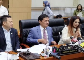 Ketua Komisi III DPR RI Habiburokhman mengumumkan hasil pemungutan suara Calon Pimpinan KPK di Kompleks Parlemen, Jakarta, Kamis (21/11/2024). (ANTARA/Bagus Ahmad Rizaldi)