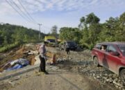 Curah Hujan Tinggi, Jalan Lintas Riau-Sumbar di Kampar Amblas