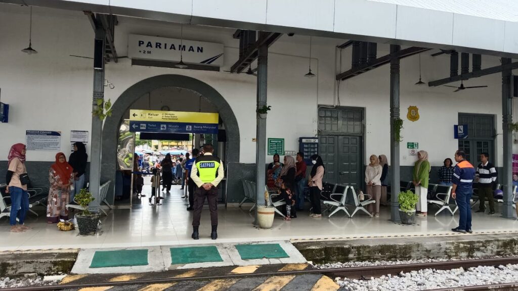 Lagu Indoneia Raya berkumandang tiap jam 10 pagi di stasiun KAI. (dok. istimewa)