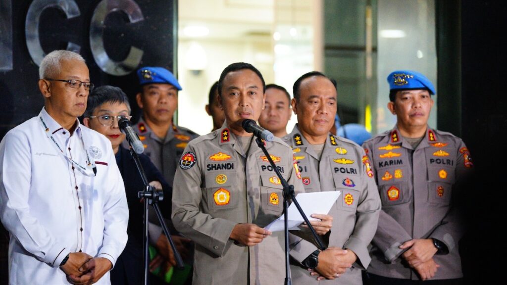 Kadiv Humas Mabes Polri, Irjen Pol Shandy Nugroho memberikan keterangan pers terkait PTDH terhadap AKP Dadang Iskandar, pelaku penembakan AKP Ryanto Ulil Anshari di Polres Solsel, Sumbar. (dok. Div Humas)