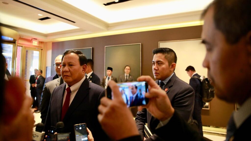 Presiden Prabowo Subianto dalam keterangannya kepada awak media usai pertemuan dengan Menteri Pertahanan Amerika Serikat, Lloyd Austin, Rabu (13/11/2024). (Foto: BPMI Setpres/Aldoni)