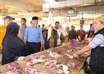 Blusukan ke Pasar Padang Panjang, Mahyeldi Terima Keluhan Pedagang Soal Daging Impor