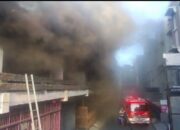 Kebakaran di Nusantara Building Pasar Raya Padang Telan Kerugian hingga Rp1,5 Miliar