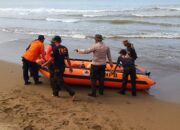 Mandi di Pantai Pasir Jambak, Seorang Remaja Dilaporkan Tenggelam