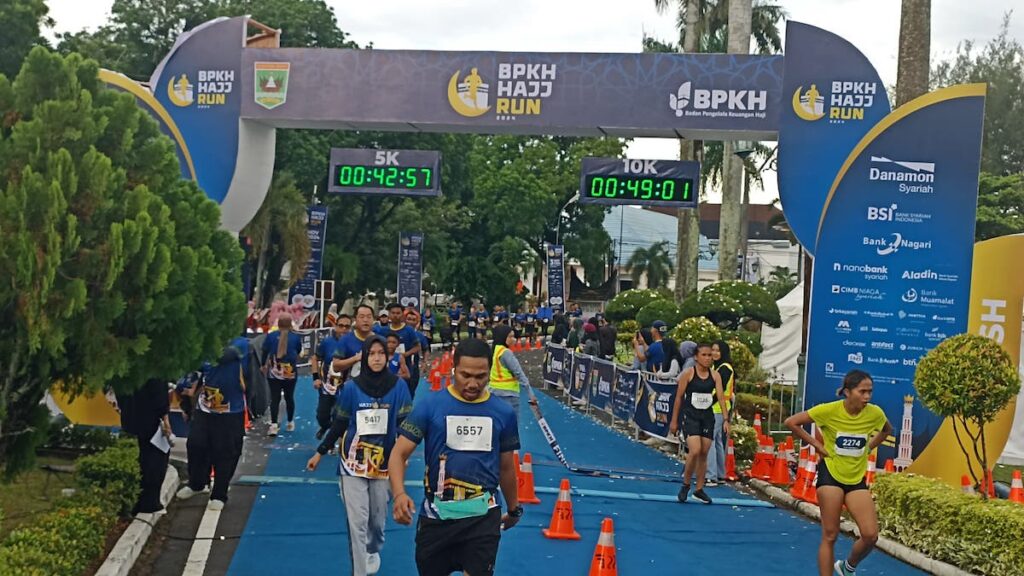 Peserta BPKH Hajj Run 2024 mencapai finish. (dok. istimewa)