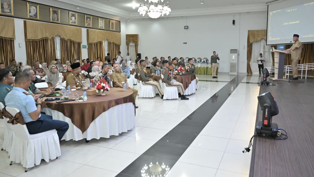 Gubernur Mahyeldi beri sambutan di hadapan mahasiswa Unhan Korps Sumbar. (dok. adpsb)