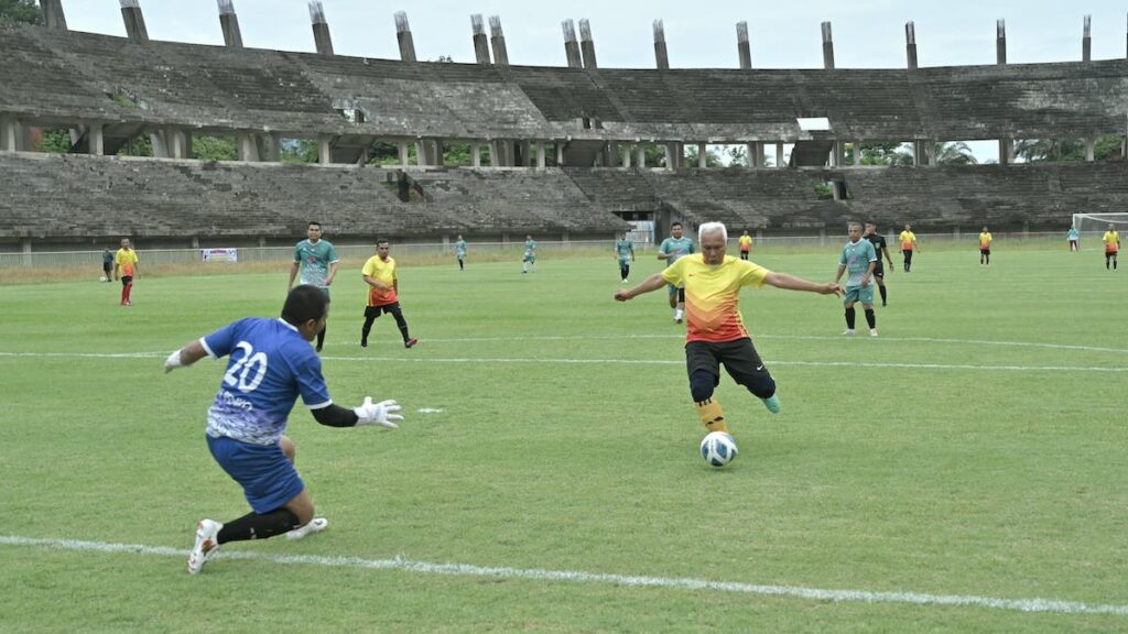 Gubernur Mahyeldi ikut bertanding di Gubernur Cup 2024. (dok. adpsb)