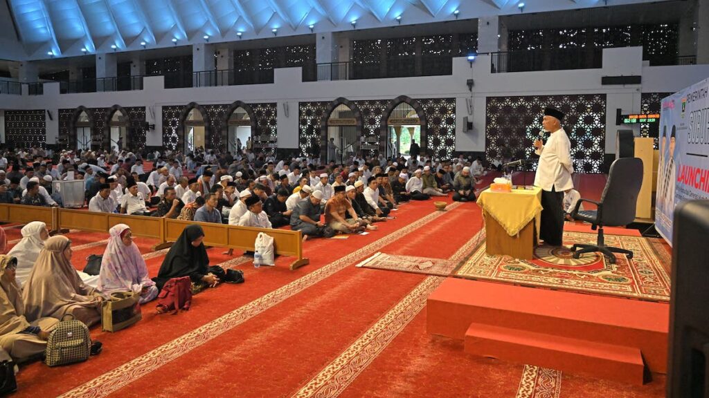 Gubernur Mahyeldi saat kegiatan Subuh Mubarakah meluncurkan Program Klik Gema. (dok. adpsb)