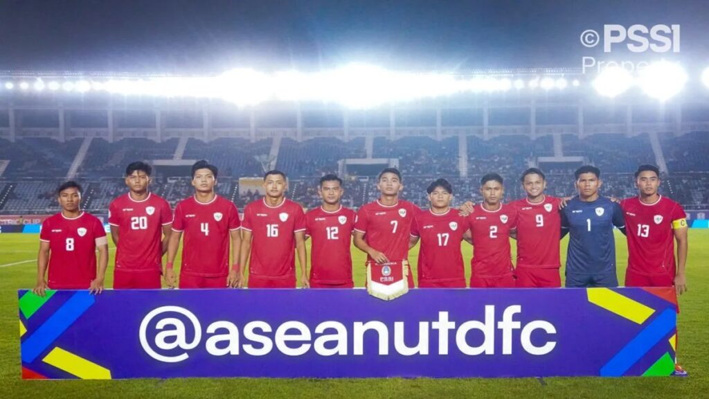 Pemain timnas Indonesia berpose sebelum pertandingan pertama ASEAN Cup 2024 melawan Myanmar di Stadion Thuwunna, Yangon, Senin (9/12/2024). Pertandingan ini dimenangkan oleh Indonesia dengan skor 1-0. (ANTARA/HO-PSSI)