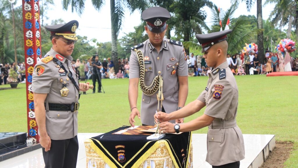 Kapolda Sumbar lantik ratusan Bintara baru. (dok. Bidhumas)