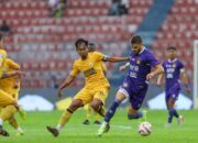 Bermain dengan 10 Orang, Semen Padang FC Takluk 3-1 dari Persik Kediri