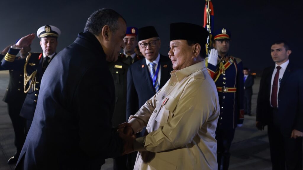 Kunjungan ke Mesir, Presiden Prabowo Subianto disambut petinggi negara tersebut. (dok. PCO)