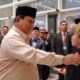 Siswa SD di Kairo sambut Presiden Prabowo pakai baju Minang. (dok. PCO)