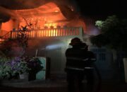 Dua Bangunan Rumah Kos di Parak Gadang Timur Padang Terbakar