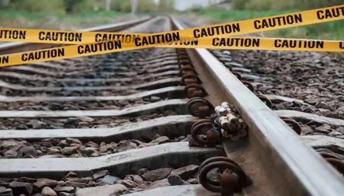 Tiga Orang Tertemper KA Lembah Anai, KAI Ingatkan Bahaya Beraktivitas di Rel