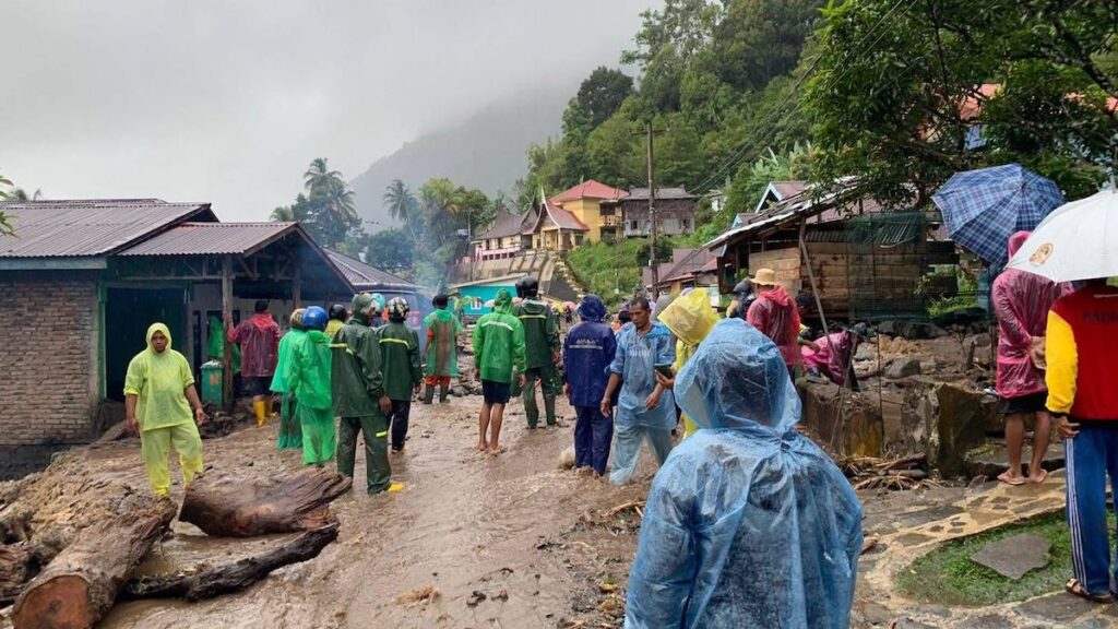 Hujan lebat yang mengguyur wilayah Kabupaten Agam memicu tanah longsor di Jorong Sigiran, Nagari Tanjung Sani, Kecamatan Tanjung Raya, pada Senin (23/12/2024) siang. (dok. BPBD Agam)