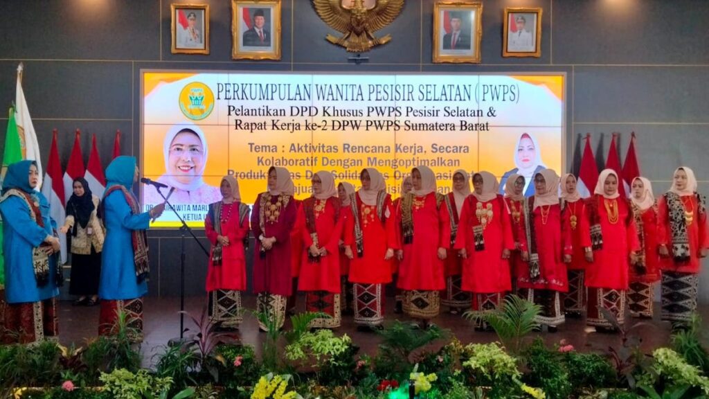 Pengurus DPD PWPS Sumbar dilantik. (dok. adpsb)