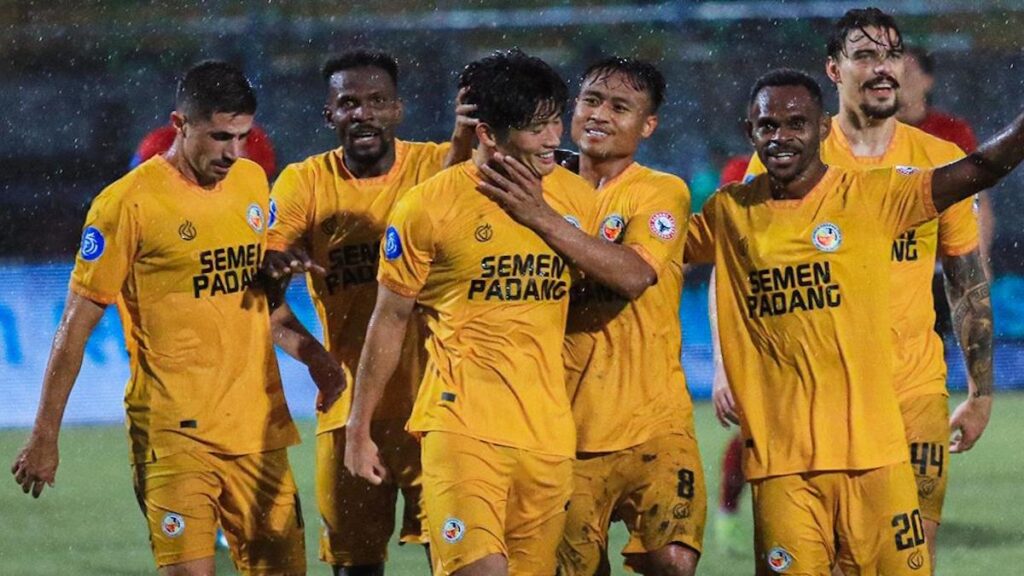 Selebrasi pemain Semen Padang FC usai kalahkan Madura United. (dok. MO SPFC)