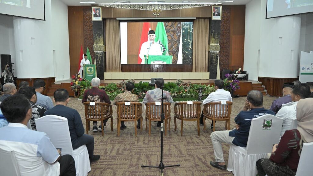 Gubernur Mahyeldi beri sambutan saat kuliah umum Menaker Yassierli di Unand. (dok. adpsb)