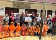 PTPN IV Regional 4 Bantu Perbaikan Pagar SD 145 Desa Muhajirin