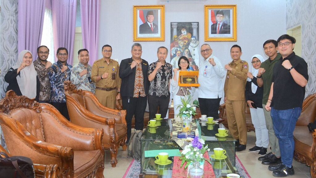 Pj Wali Kota Padang Andree Algamar menerima perwakilan dari IGES Jepang. (dok. Humas)