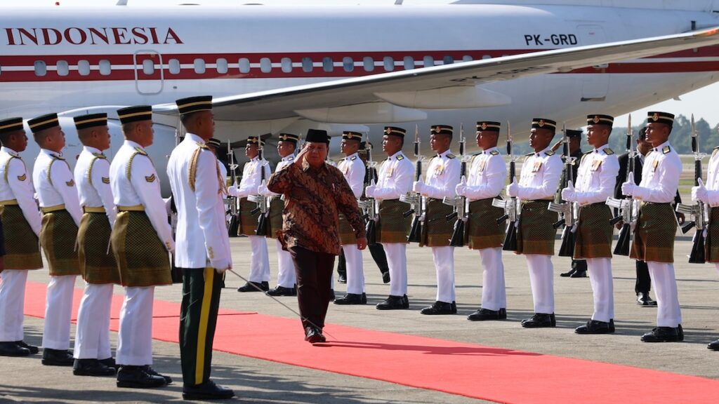 Berkunjung ke Malaysia Presiden Prabowo disambut jajar hormat. (dok. PCO RI)