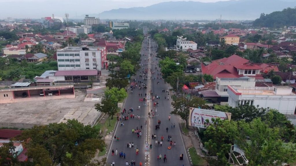 Foto udara suasana car free day (CFD) di Padang. (dok. Antara)