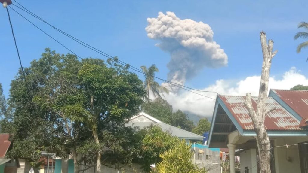 Gunung Marapi erupsi lagi pada Sabtu (4/1/2025) pagi. (dok. istimewa)