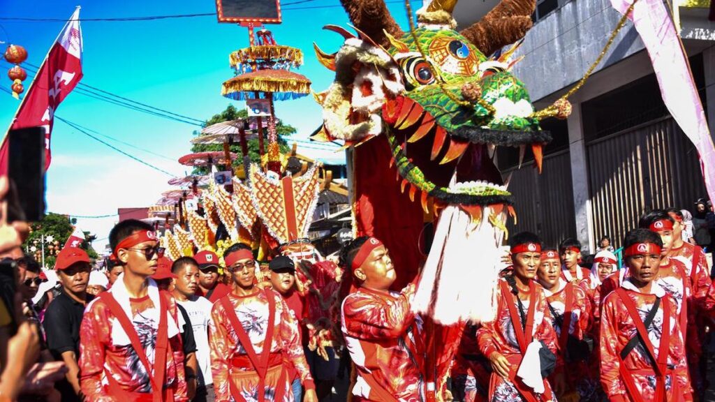 Karnaval Sipasan yang digelar di Padang. (dok. Humas Pemko Padang)