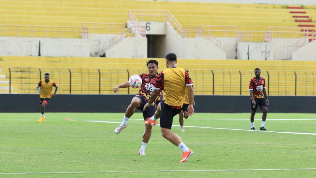 Latihan pemain Semen Padang FC di Stadion Sultan Agung, Bantul jelang melawan PSS Sleman. (dok. MO SPFC)