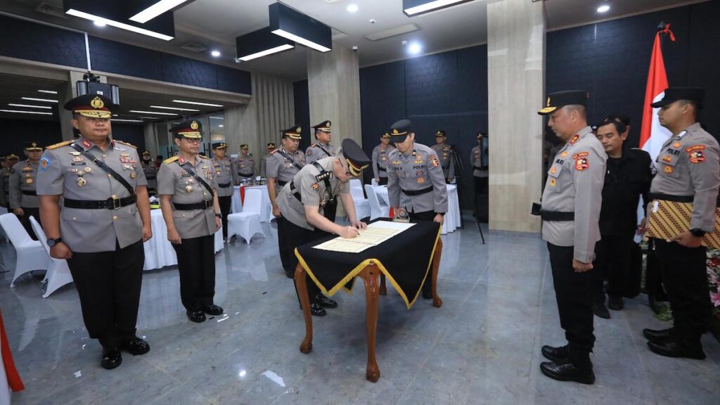 Sertijab perwira tinggi di jajaran Divhumas Mabes Polri. (dok. Divhumas)