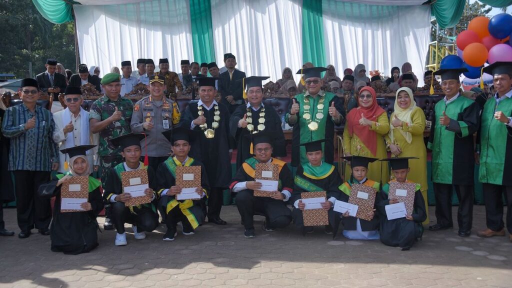 Wisuda penghafal Al Quran di Padang. (dok. Prokopim)