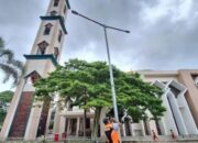 Jelang Ramadan, Dishub Kota Solok Perbaiki Lampu PJU di Masjid untuk Kenyamanan Umat