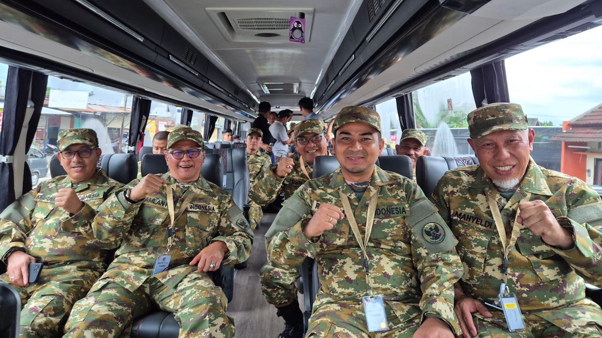 Gubernur Mahyeldi dan jajaran Wali Kota Bupati se Sumbar dalam perjalanan retret ke Magelang. (dok. adpsb)