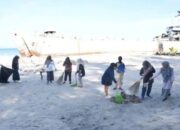 Pemko Pariaman Gelar Gerakan Satu Jam Menyapu untuk Kebersihan Objek Wisata Pantai